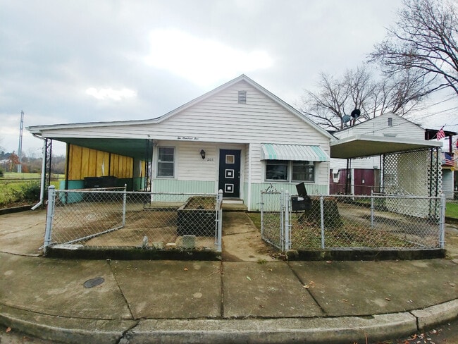 Building Photo - 205 e millpond