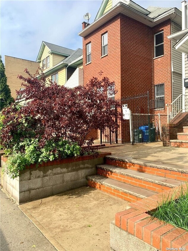 Primary Photo - 42-41 77th St