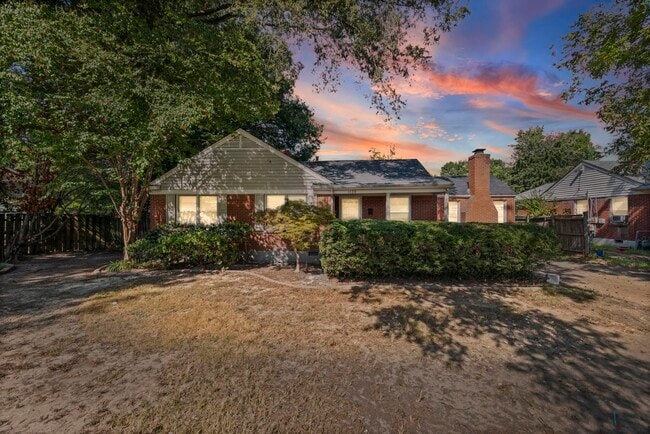 Foto del edificio - 1139 Russwood Rd