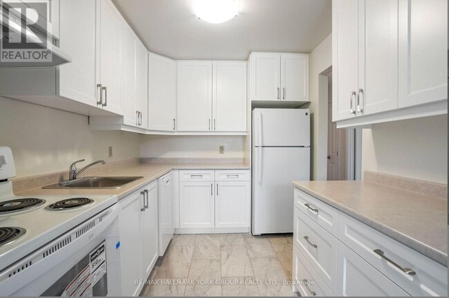 Building Photo - 131 Edgehill Dr