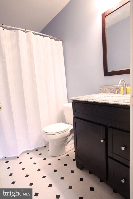Foto principal - 4729 Columbia Rd