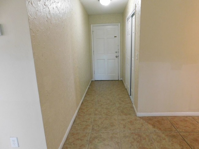 Building Photo - 219 Buttonwood Ave