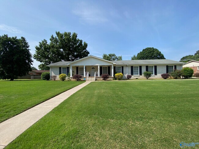 Foto del edificio - 3204 Beverly Dr SW