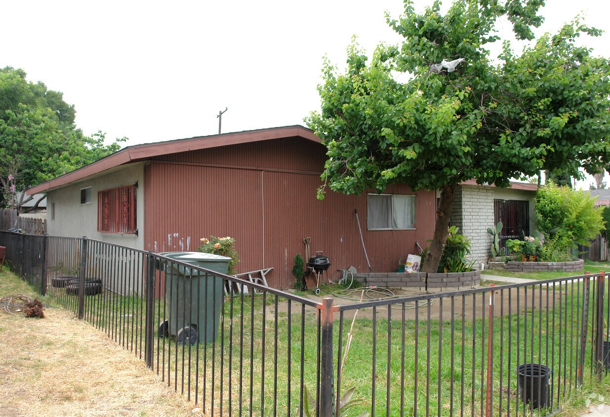 Building Photo - 1340 N Parkside Dr
