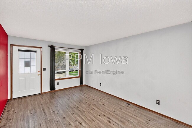 Building Photo - 1614 NW Applewood St