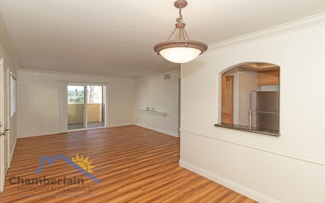 Building Photo - 2 Bedroom, 2 Bathroom Condo in Beautiful S...