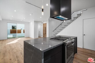 Building Photo - 839 N McCadden Pl