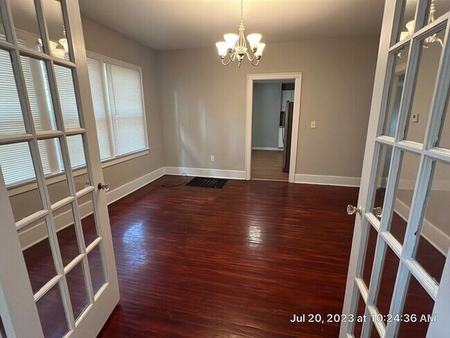 Building Photo - West Side 2 BR Double