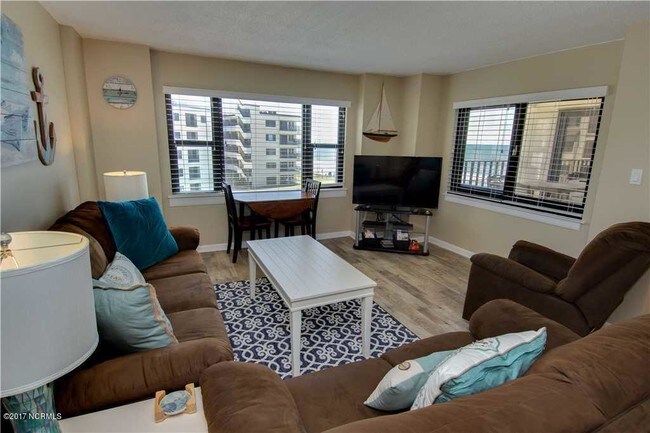 Foto del edificio - 1505 Salter Path Rd