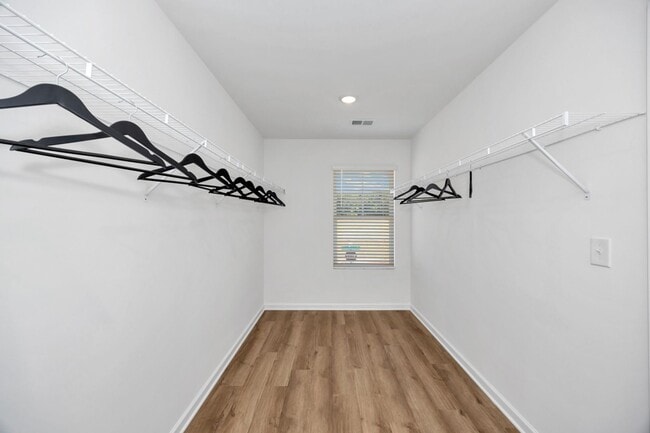 Foto del edificio - BRAND NEW 3 Bed 2.5 bathroom townhomes in Madison!