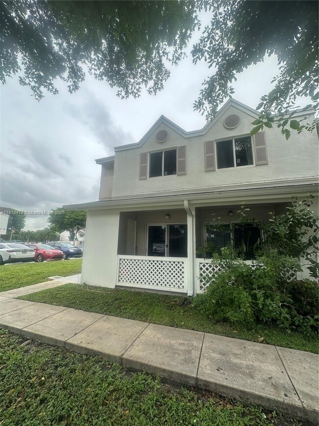 Foto del edificio - 17455 NW 67th Ct