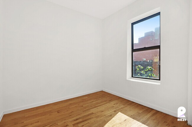 Foto del edificio - 504 W 159th St