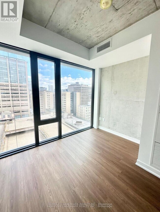 Photo du bâtiment - 195 McCaul St