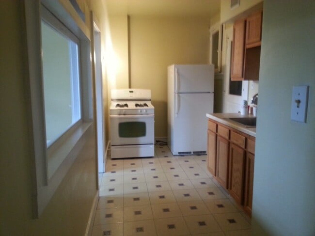 Kitchen - 4354 Murray Ave