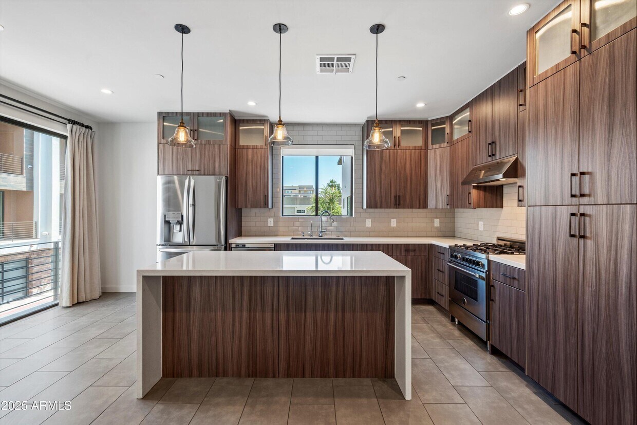 Foto principal - 3233 N 70th St