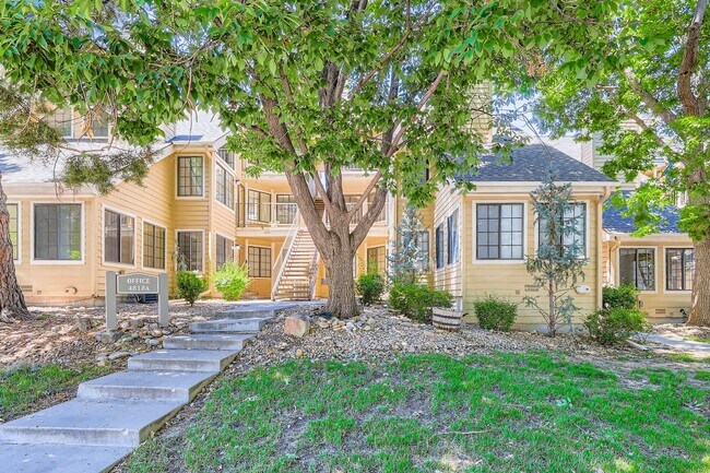 Building Photo - Cozy 1 bedroom condo with Loft **Move In S...