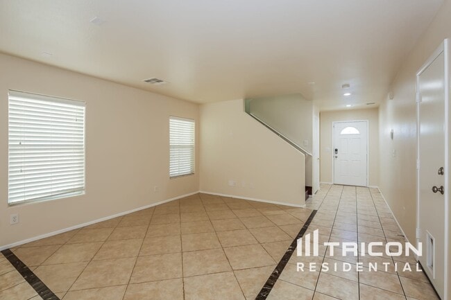 Building Photo - 1300 Golden Apple St