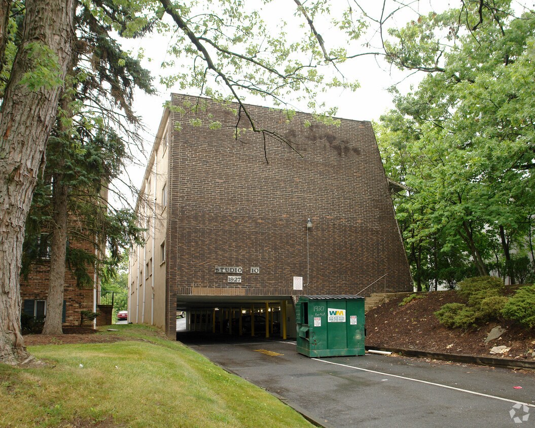 Foto principal - 1927 Indianola Ave
