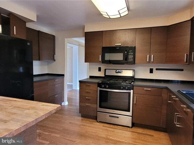 Foto del edificio - 210 Royal Grant Way