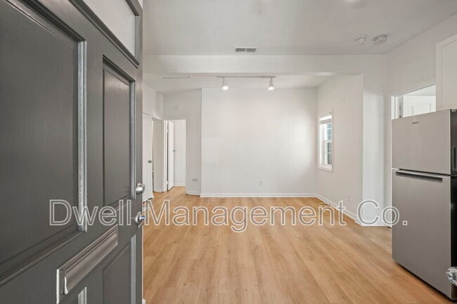 Building Photo - 8451 La Mesa Blvd