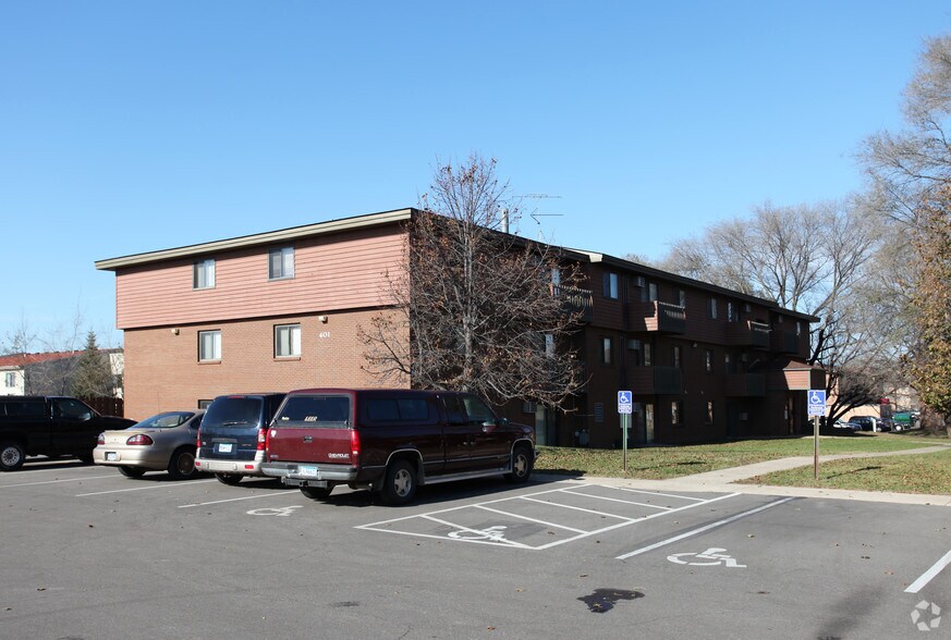 Oakshire Apartments Rentals Saint Cloud, MN