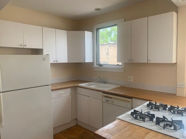 Building Photo - 3801 N St Louis Ave