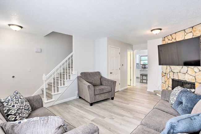 Building Photo - 6832 Woodmeadow Dr