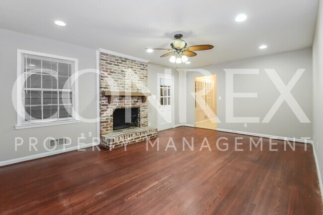 Building Photo - Massive 5 Bedroom Brick Home Available!