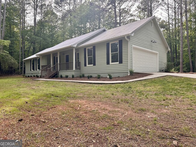 Building Photo - 325 Lake Coweta Trail
