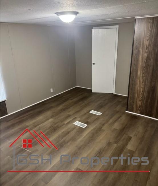 Foto del edificio - 49 Cypress Ln