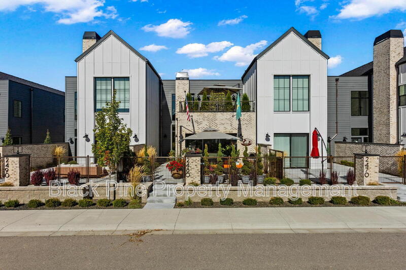 Foto principal - 2480 W Iron Coop St