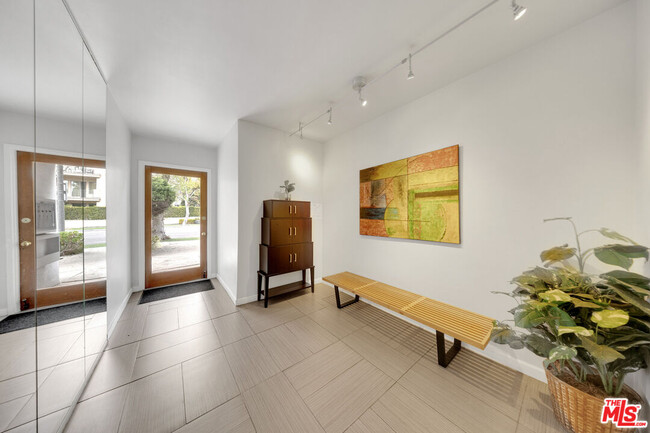 Building Photo - 1331 S Roxbury Dr