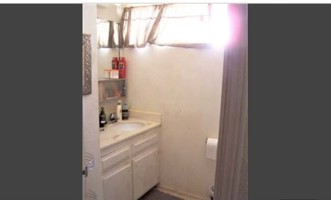 Bathroom 2 - 1173 S Buena Vista St
