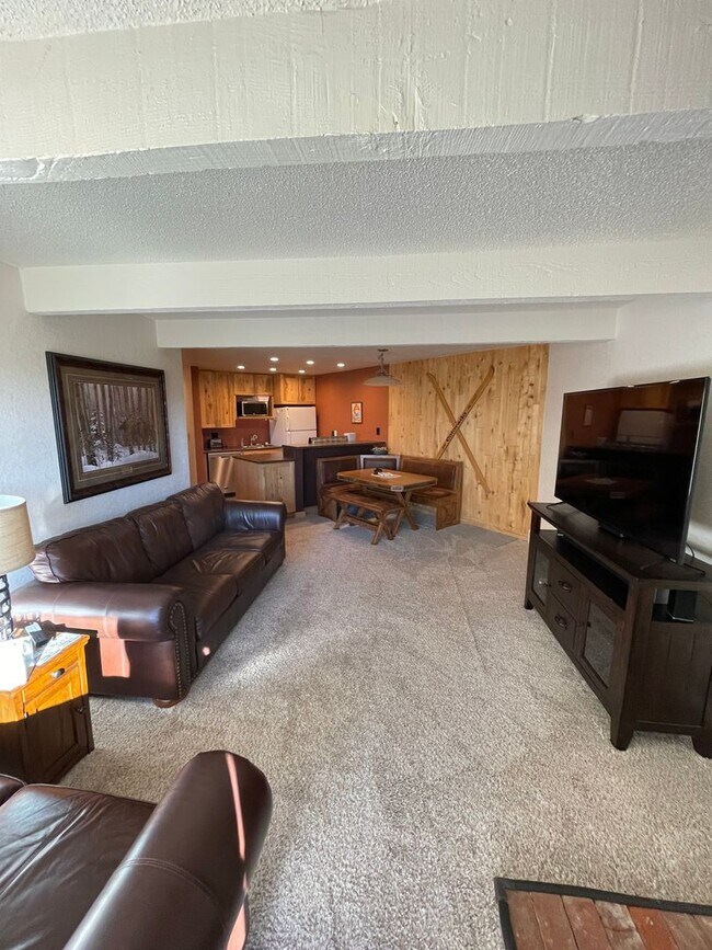 Foto del edificio - WINTER RENTAL- 2 Bedroom/1 Bath w/Washer/Dryer, 50" TV w/Netflix Utilities Inc