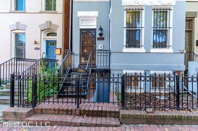 Building Photo - 122 Thomas St NW