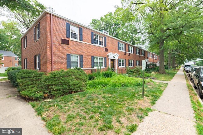 Foto del edificio - 201 N George Mason Dr