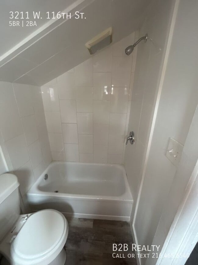 Building Photo - 3211 W 116th St