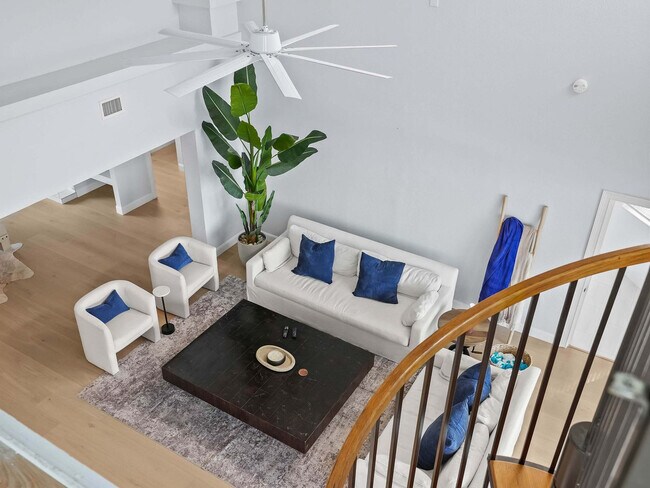 Foto del edificio - 4211 Lakeview Dr