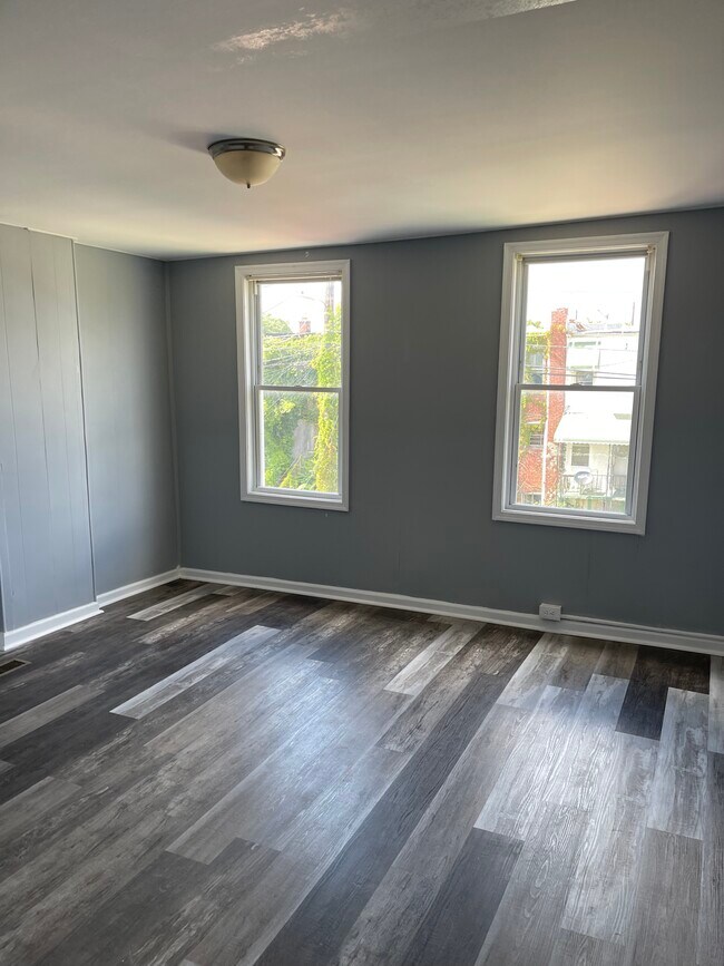 Building Photo - 2240 Penrose Ave