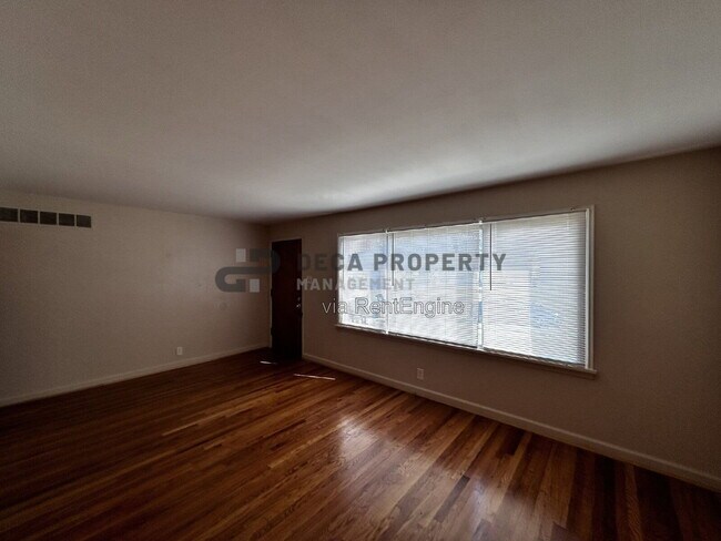Foto del edificio - 10205 Cabot Dr