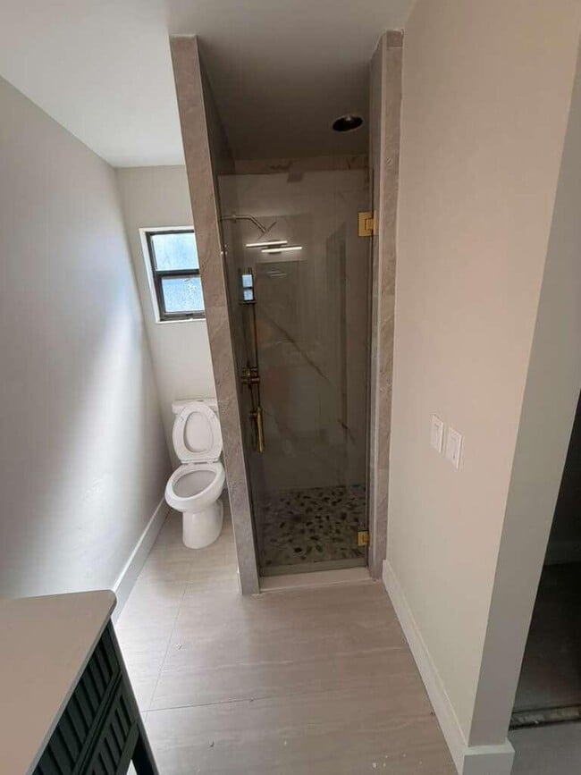 Building Photo - 5866 SE Mitzi Ln