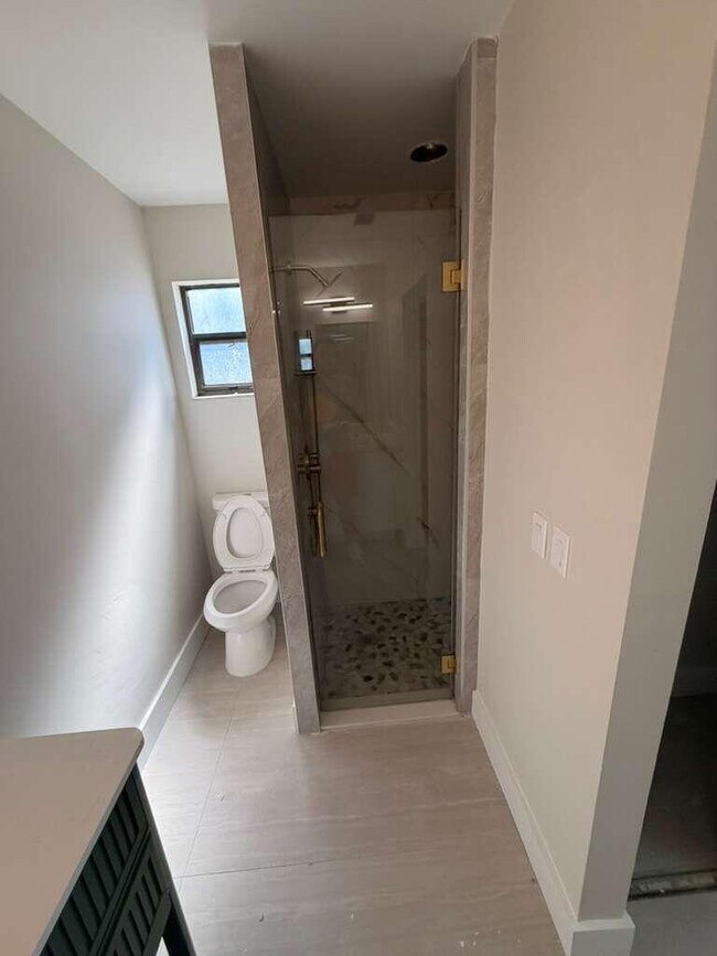 Foto del edificio - 5866 SE Mitzi Ln