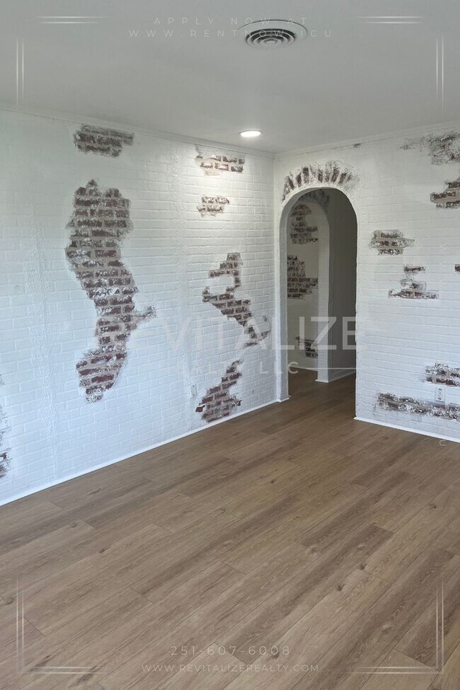 Foto del edificio - Beautiful 3 bedroom 1 bathroom on Dauphin ...