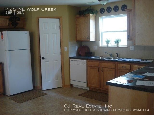 Foto del edificio - 425 NE Wolf Creek Dr