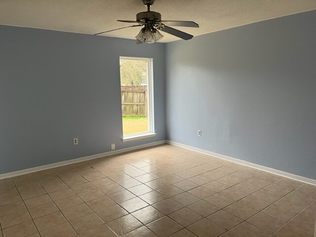 Building Photo - 11161 Alden Dr