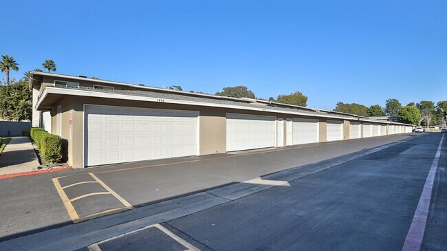 Building Photo - 1454 Deauville Plz