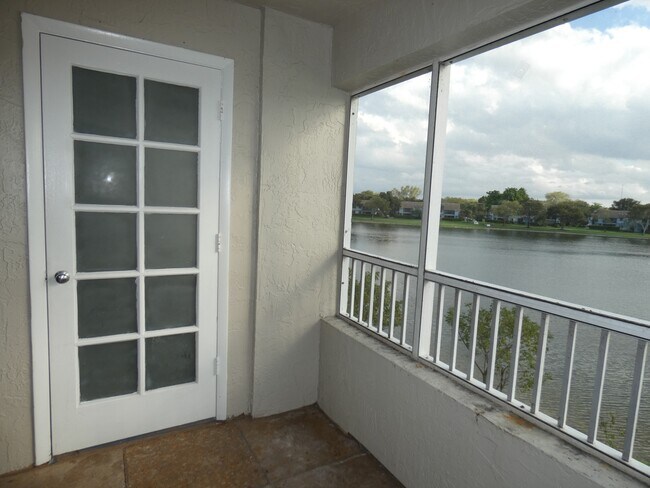 Foto del edificio - 2831 N Oakland Forest Dr
