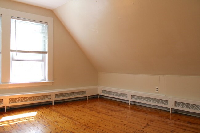 Building Photo - 22 Saint James Ave