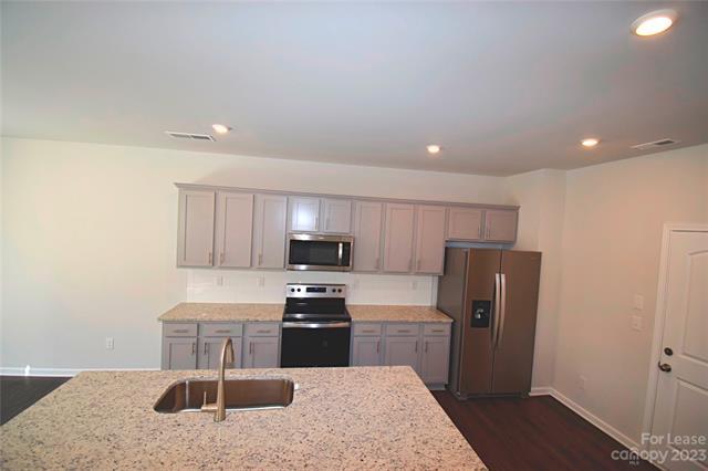 Foto del edificio - 2125 Strawberry Patch Street