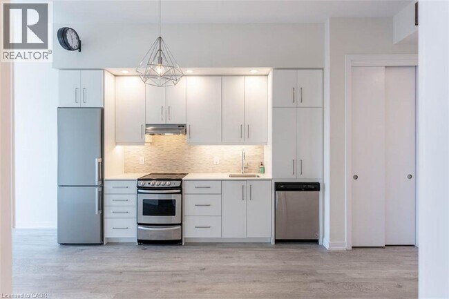 Photo du bâtiment - 40 Esplanade Ln